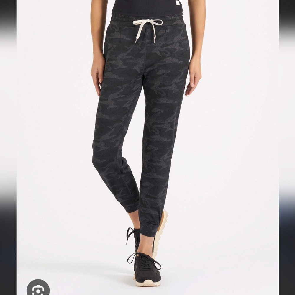 Vuori Performance DreamKnit Jogger Size M -  Long, Camo
